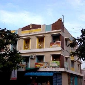 Oyo 81239 Shri Vinayaka Inn Rooms Tiruchirappalli Exterior photo