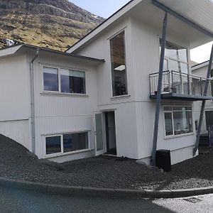 Amazing Sea And Mountain View Leilighet Klaksvík Exterior photo