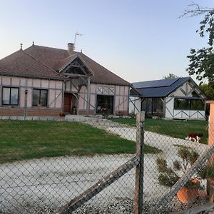 Au Pans De Bois. Repos Et Detente Bed & Breakfast Auxon  Exterior photo