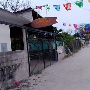 Chentes Place Hotell Barra de la Cruz Exterior photo