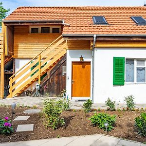 Gemuetliche Wohnung Mit Terasse Und Feuerstelle Lengnau Exterior photo