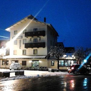 Hotel Capriolo Lizzano In Belvedere Exterior photo