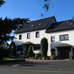 Haus Claudia Hotell Müllenbach Exterior photo