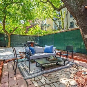 Newly Renovated 2Br W Rare Private Backyard And Bbq Villa New York Exterior photo