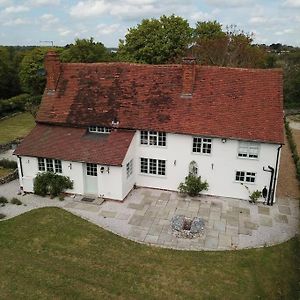 Charming 500-Year-Old Farmhouse - Modern Comforts Hallingbury Exterior photo