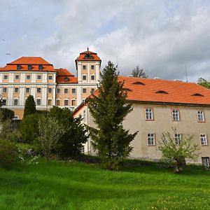 Zamecka Lesovna Leilighet Valec Exterior photo