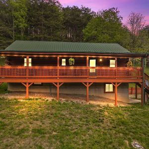 Secluded 10 Acres- King Bed, Covered Porch-Hottub, New Firepit, Xbox-Game Rm,Wi-Fi-Close To Hiking Trail Logan Exterior photo