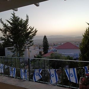 הסוויטה של דפנחי Leilighet Ramat Yishay Exterior photo