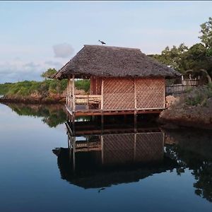 Nyla'S Stilt Houses & Guest House Lamu Exterior photo