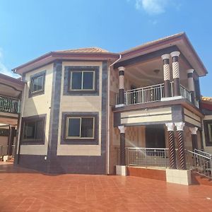 Nhyirawura Villa Kumasi Exterior photo