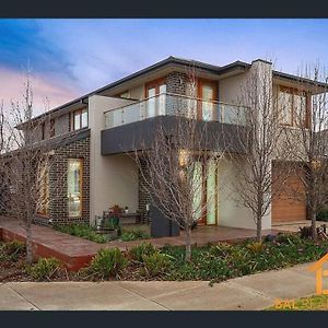 Melbourne Family Home Truganina Exterior photo