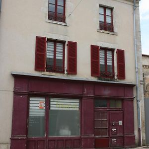 La Vallee Du Thouet Leilighet Airvault Exterior photo