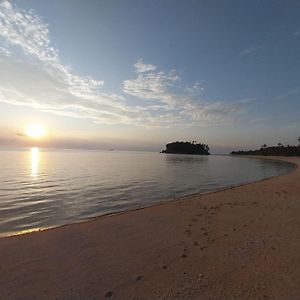 Olivers Binucot Beach House Hotell Romblon Exterior photo