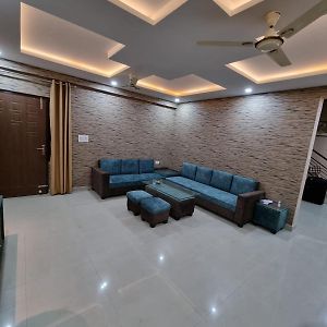 Penthouse In Varanasi Leilighet Exterior photo