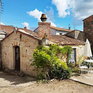 Gatekeepers Cottage Tiny House, Taize, Deux-Sevres, Velo Francette Exterior photo