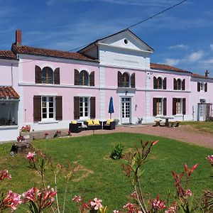 Maison Rouge Bed & Breakfast Saint-Jean-dʼAngély Exterior photo