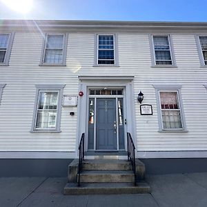 205 Spring St Hotell Newport Exterior photo