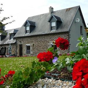 Maison Confortable A Saint Laurent De Cuves Avec Jardin Villa Exterior photo