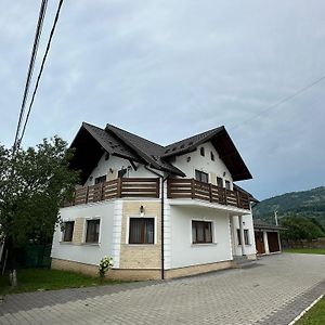 Casa Dacului Hotell Petrova Exterior photo