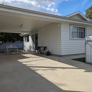 Elizabeth Street Guesthouse Junee Exterior photo