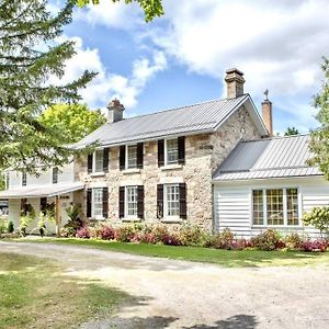 The Stone House Villa Lakefield Exterior photo