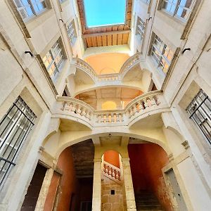 Au Coeur Du Centre Historique - Immeuble Classe - Terrasse - Climatise Nîmes Exterior photo