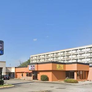 Baymont By Wyndham Youngstown Hotell Exterior photo