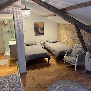 Chambre Avec Salle De Bain Hotell Caylus Exterior photo