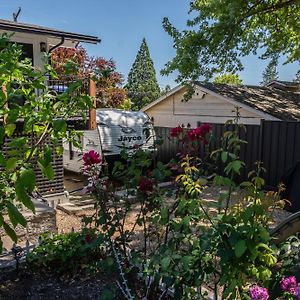 Chic Rv Retreat, Stunning Yard In Roseburg Hotell Exterior photo