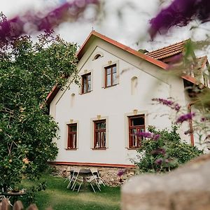 Restaurant A Penzion Na Cechach Hotell Korouhev Exterior photo