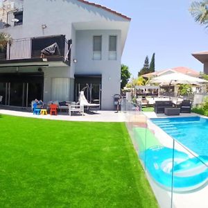 Stunning 5-Bed Villa, With Pool And Large Garden Gan Sorek Exterior photo