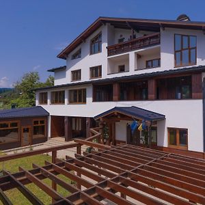 Atava Family House Hotell Jaremtsje Exterior photo