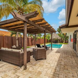 Tropical Oasis With Heated Pool And Bbq Villa Tamiami Exterior photo