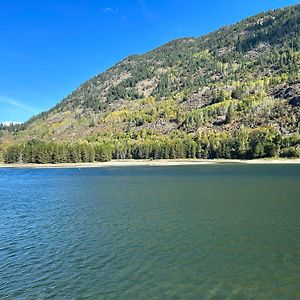 Waterfront, Mountainview House In Castlegar Villa Exterior photo