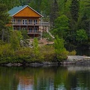 Auberge La Taniere Hotell Tadoussac Exterior photo