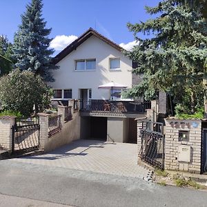 Cozy Gardens Apartments In Praha Exterior photo