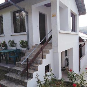 Kesta Rachevi Hotell Trjavna Exterior photo