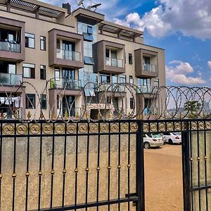 The City Oasis, 10Mins Walk To Downtown - Kla Leilighet Muyenga Exterior photo