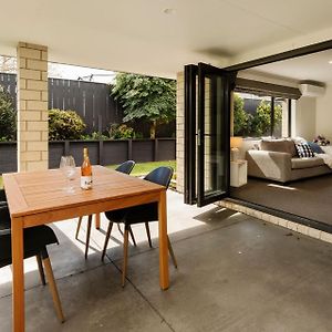 Modern Townhouse In Strandon Villa New Plymouth Exterior photo