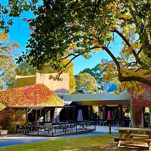 The Grand Oaks Hotell Beechworth Exterior photo