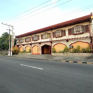 Starlight Lodging House Hotell Laoag Exterior photo