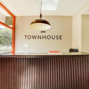 Townhouse Sarvar Hospitality Near Ascendas Park Square Mall Hotell Bangalore Exterior photo