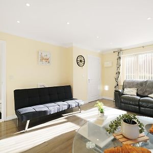 Heathrow, 3Bed 3Bath Sleeps X8, Parking X2 , Garden Villa Amersham Exterior photo