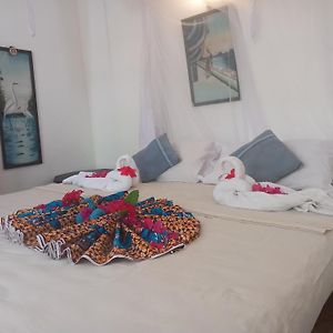 Dune Sandcastle By Fatumas Tower Bed & Breakfast Lamu Exterior photo