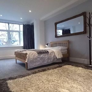 Lovely Commodious, Private Charming Studio, En Suite Sheffield Exterior photo