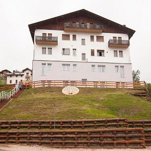 Alloggio Turistico Alle Arce Hotell Domegge di Cadore Exterior photo