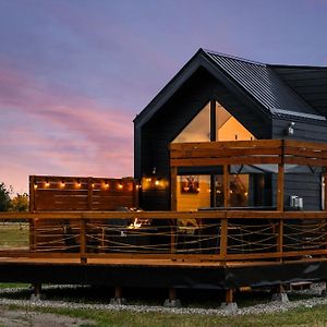 Modern Tiny Cabin, With Hot Tub In Choteau Mt Leilighet Exterior photo