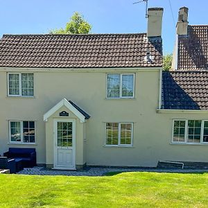 Commonwealth Cottage Iron Acton Exterior photo