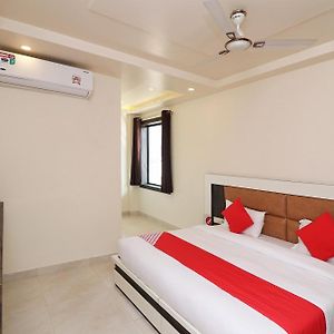 Capital O Krishnandan Hotell Mathura Exterior photo