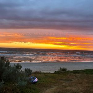 Beach Living - “A Bit Of Mykonos Near Mordialloc!” Leilighet Aspendale Exterior photo